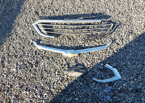 2018 Chevrolet Equinox Premier z USA, uszkodzony, nr VIN 3GNAXWEX4JS520423